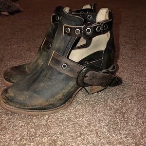 Women’s Freebird Carson Booties size 8 NEVER worn